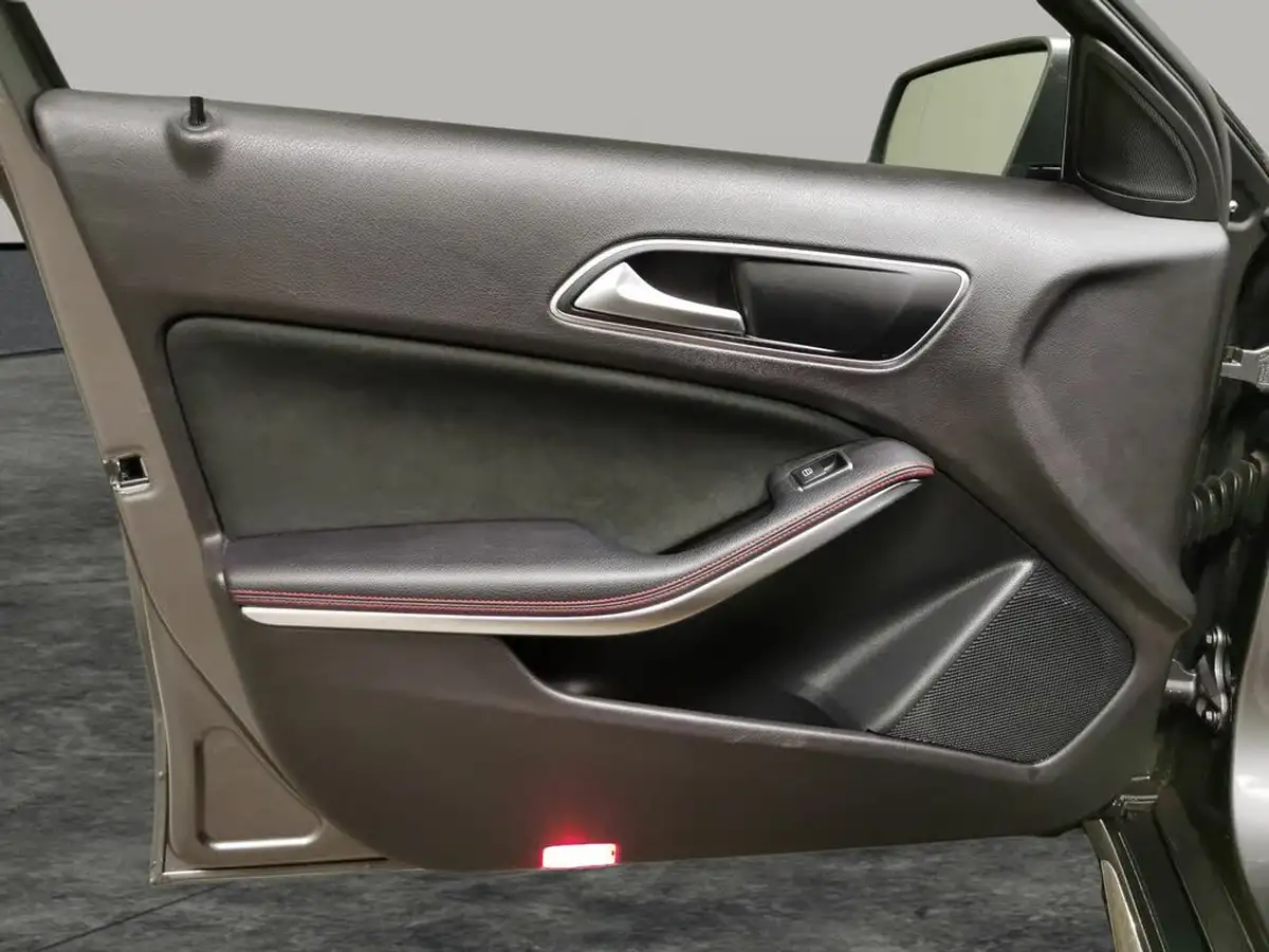 2019-mercedes-benz-gla-class-16-gla-200-amg-line-ss-7g-dct-big-26
