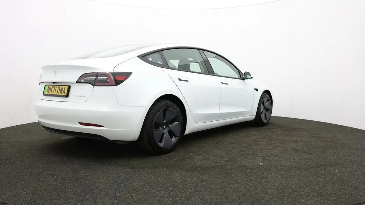 2022-tesla-model-3-e-long-range-big-78