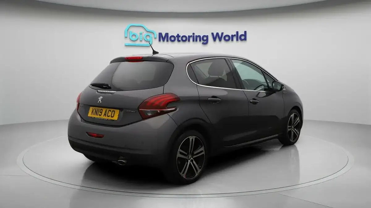 2019-peugeot-208-12-puretech-gt-line-110bhp-big-7