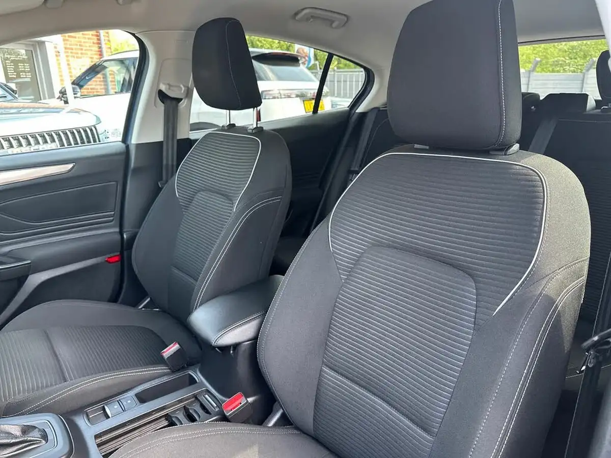 2022-ford-focus-10t-titanium-125ps-hybrid-mhev-hatchback-powershift-big-12
