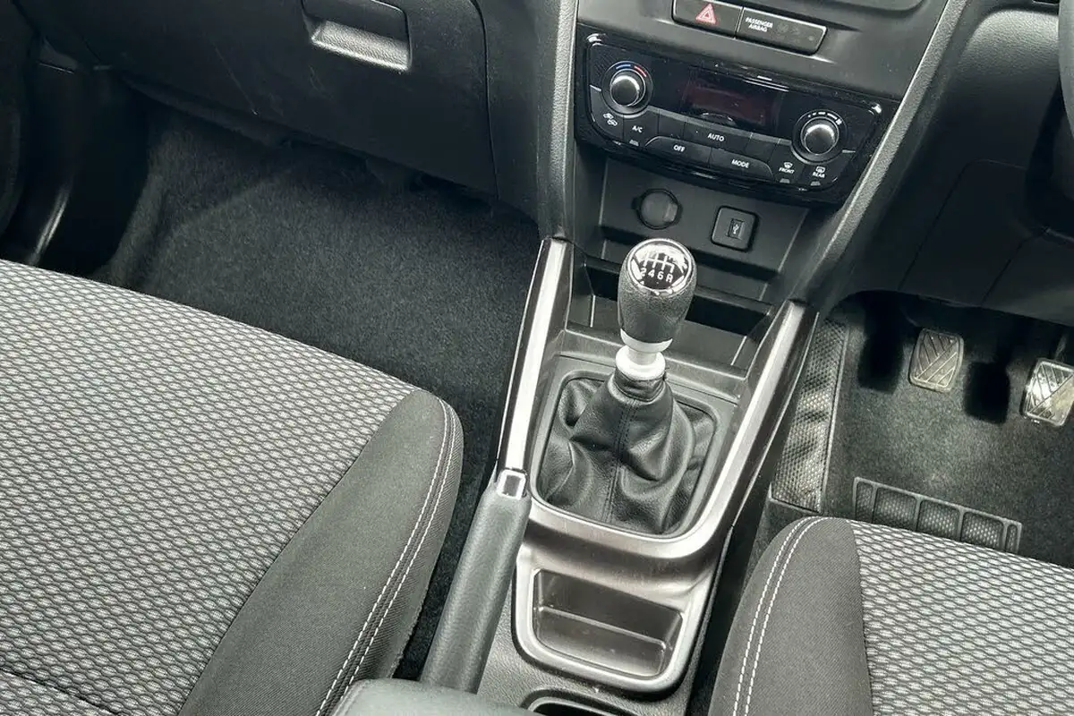 2021-suzuki-vitara-14-boosterjet-sz4-big-7