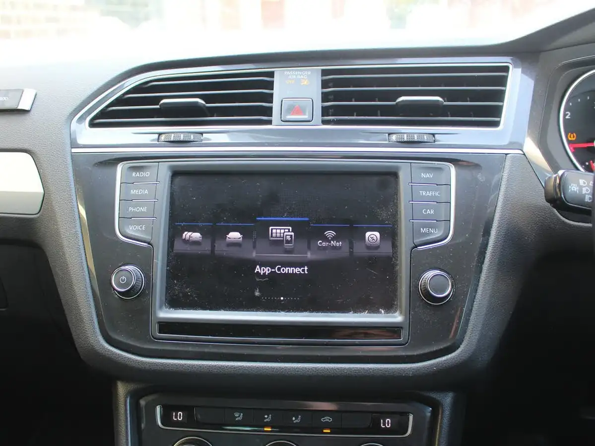 2017-volkswagen-tiguan-20tdi-se-150ps-4motion-bmt-ss-big-30