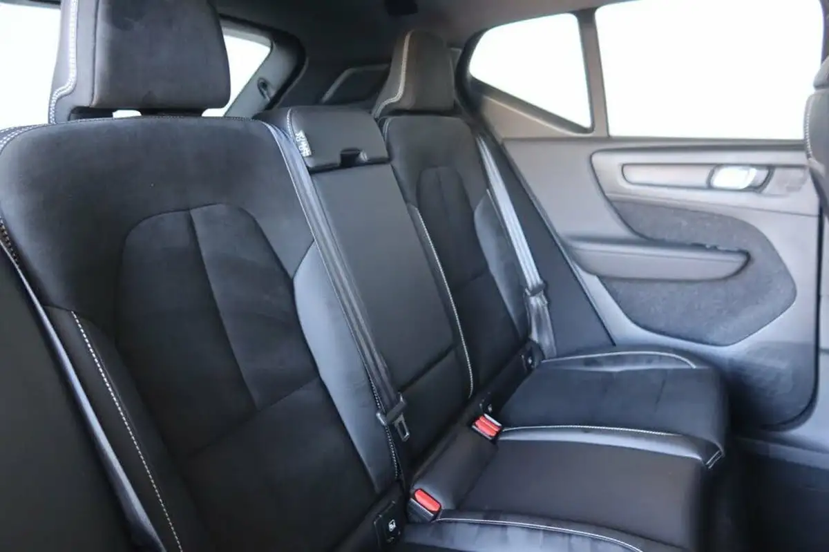 2021-volvo-xc40-15-t3-r-design-161bhp-big-11