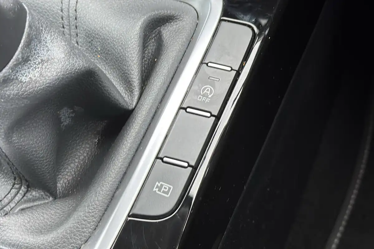 2024-kia-ceed-15-t-gdi-3-hatchback-big-25