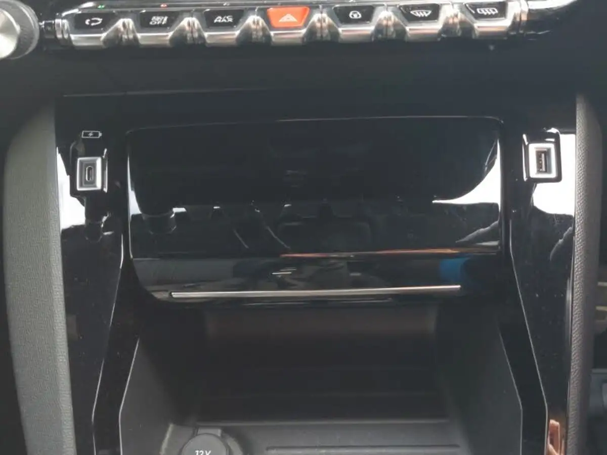 2022-peugeot-2008-suv-12-puretech-gt-big-16