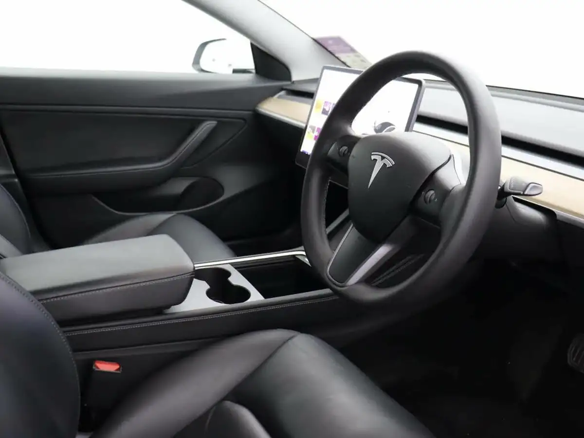 2020-tesla-model-3-e-long-range-big-11