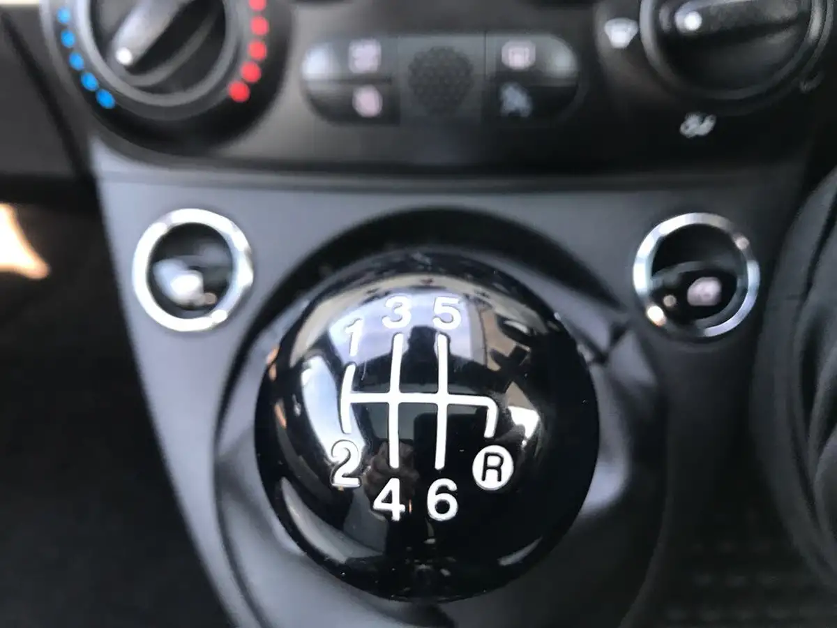 2022-fiat-500-10-dolcevita-big-21