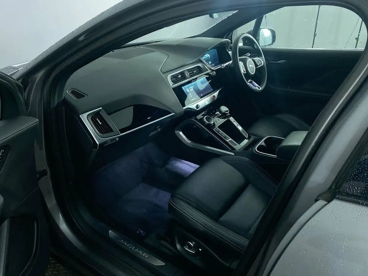 2021-jaguar-i-pace-ev400-black-big-16