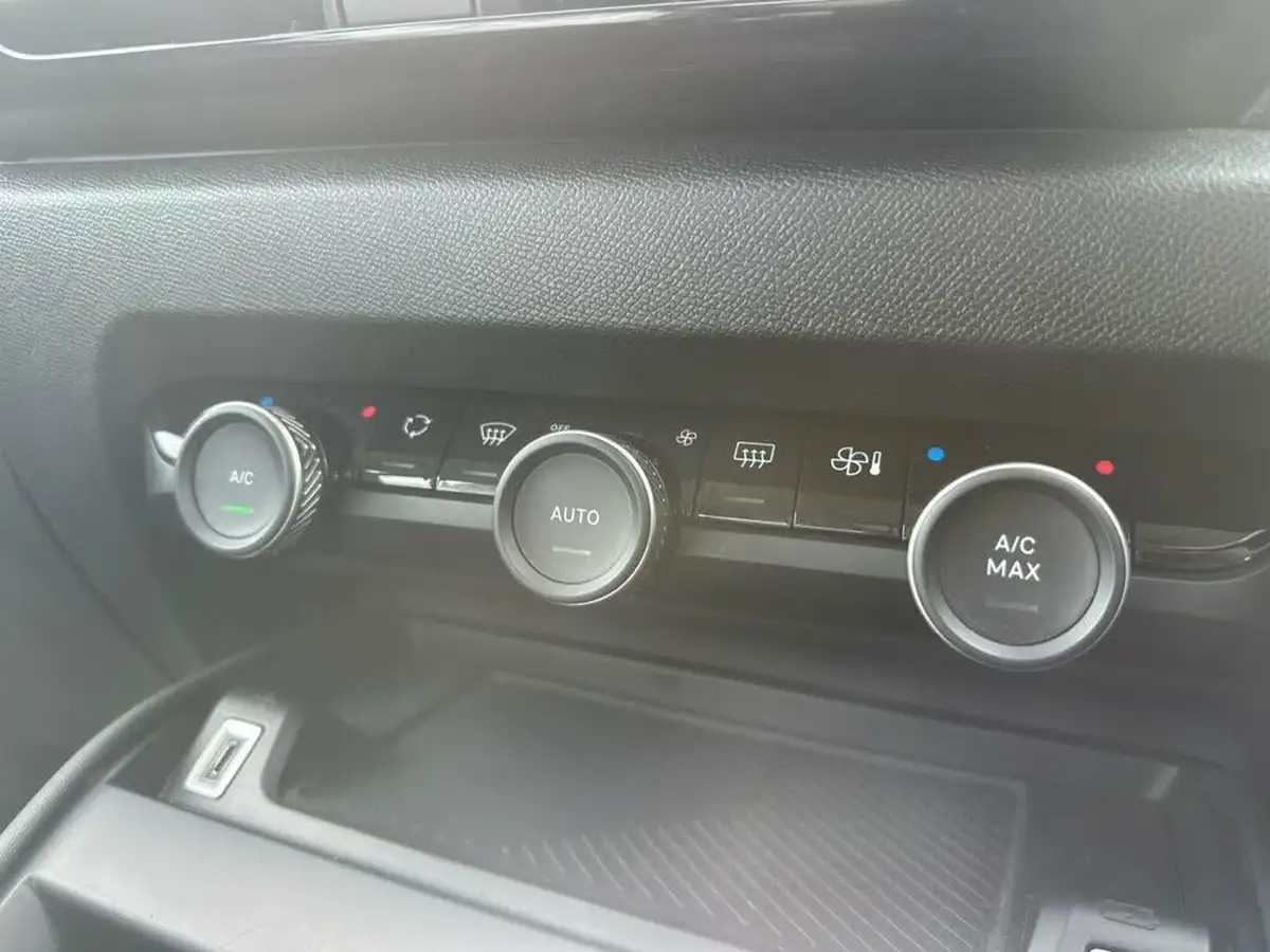 2021-citroen-c4-e-sense-plus-big-14