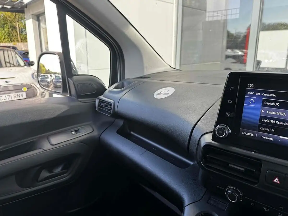 2022-toyota-proace-city-15d-icon-l2-big-28