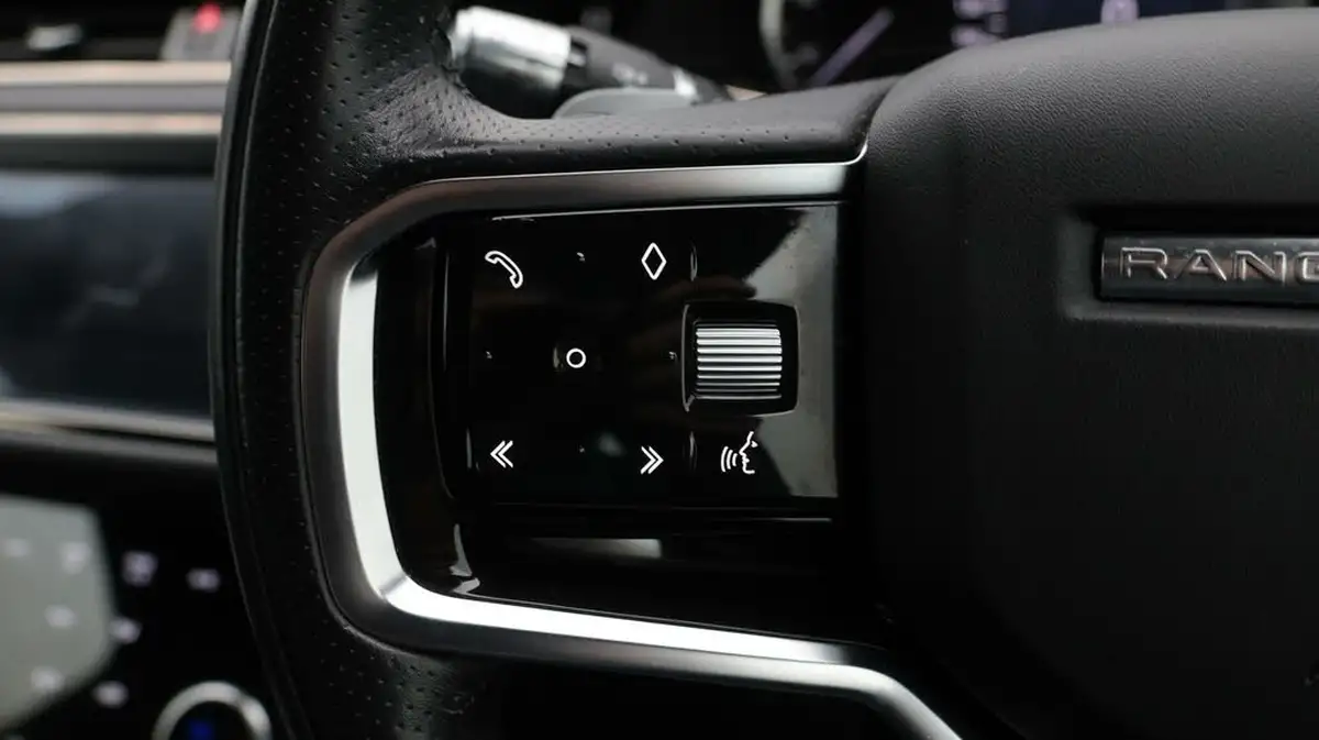 2021-land-rover-range-rover-evoque-15-p300e-r-dynamic-s-big-24
