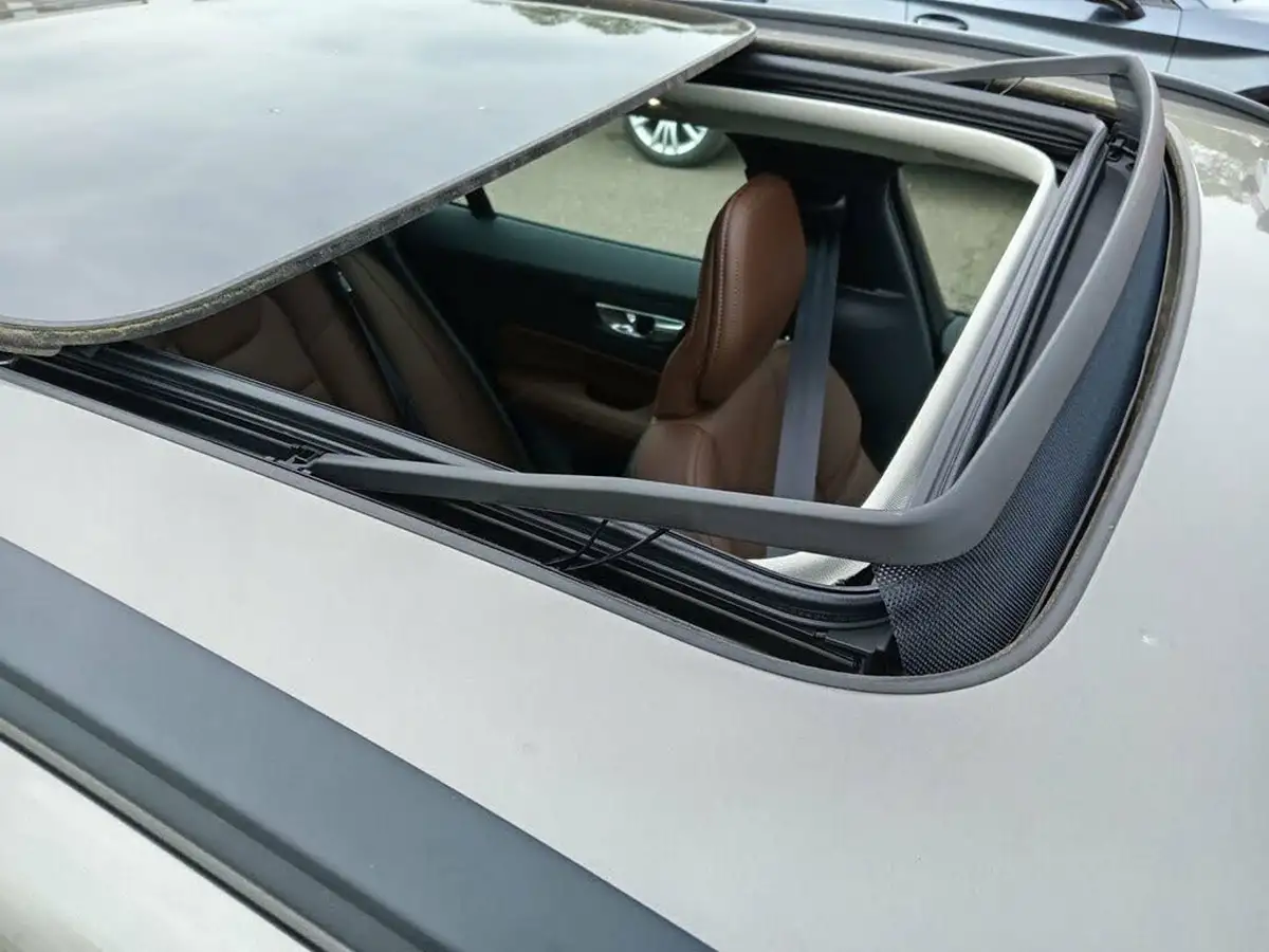2019-volvo-v60-20td-d3-momentum-plus-geartronic-big-1