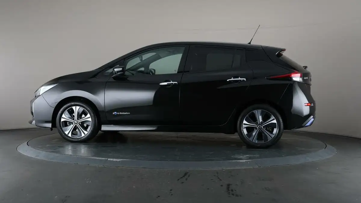 2020-nissan-leaf-e-tekna-big-28