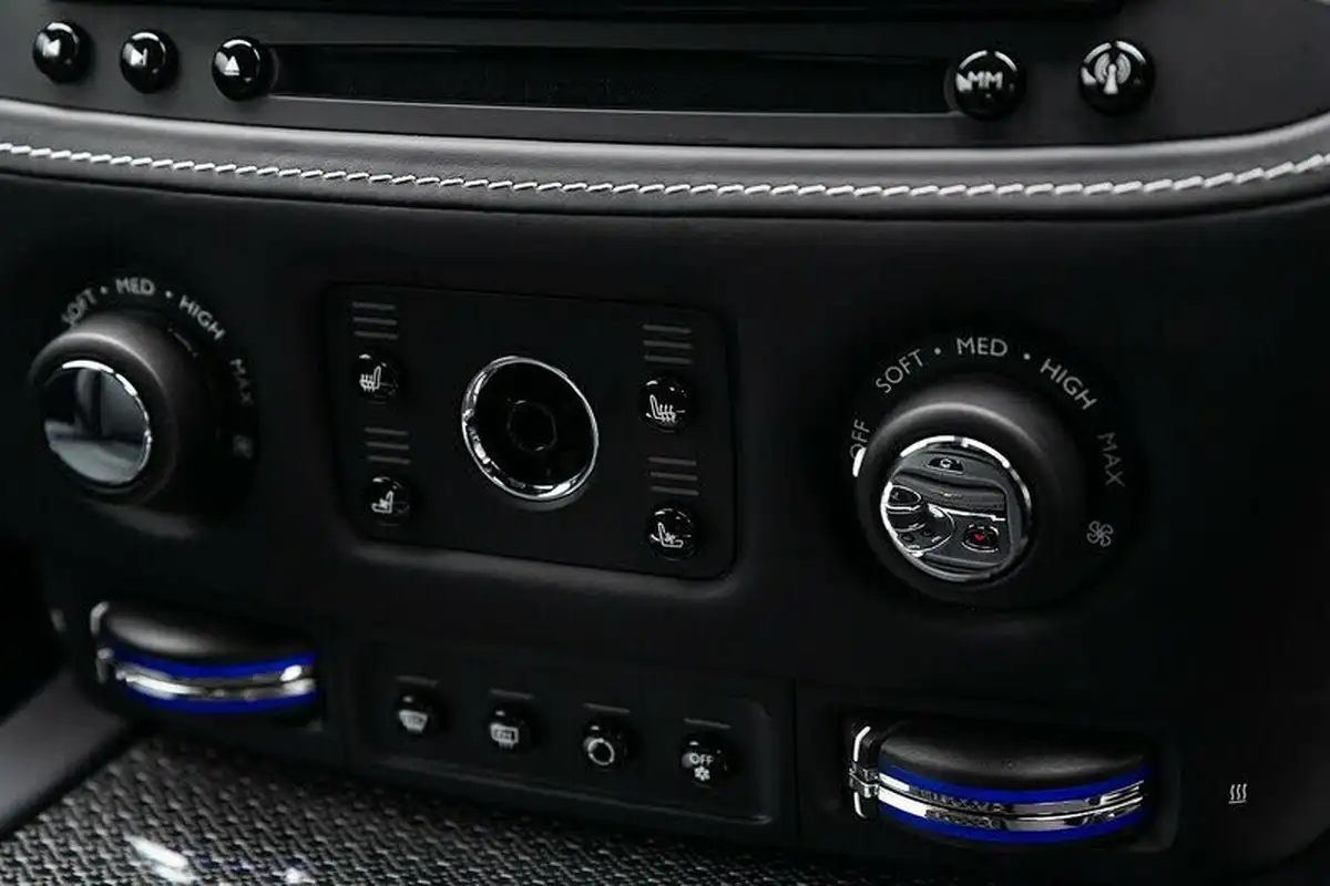 2021-rolls-royce-wraith-66-black-badge-big-19