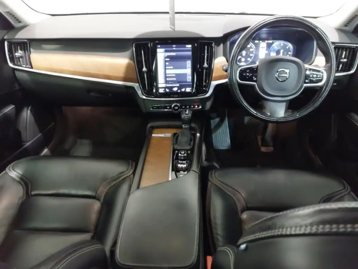 2018-volvo-s90-20td-d4-inscription-big-2