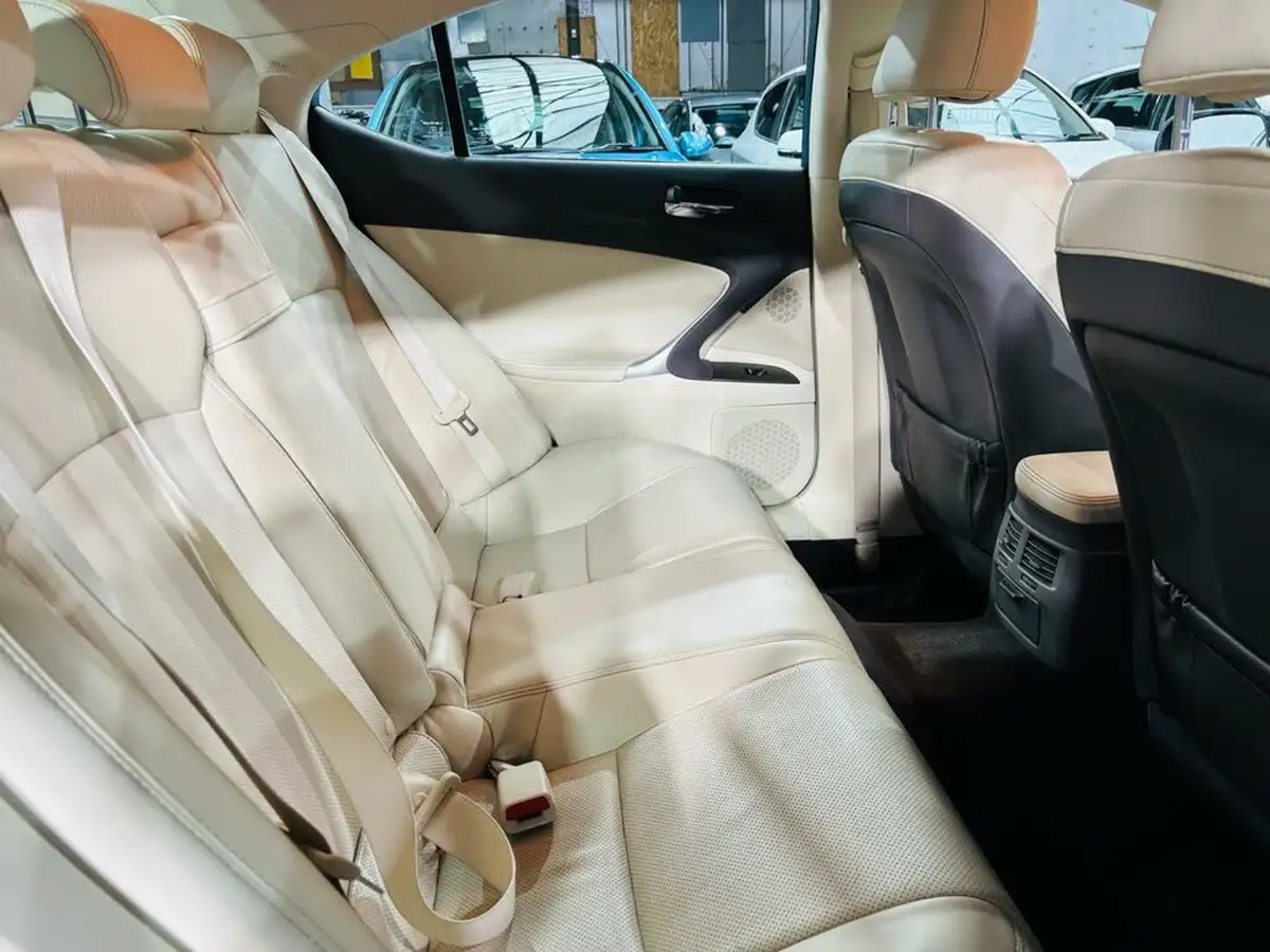 2010-lexus-is-250-25-se-i-dab-saloon-4d-auto-big-18