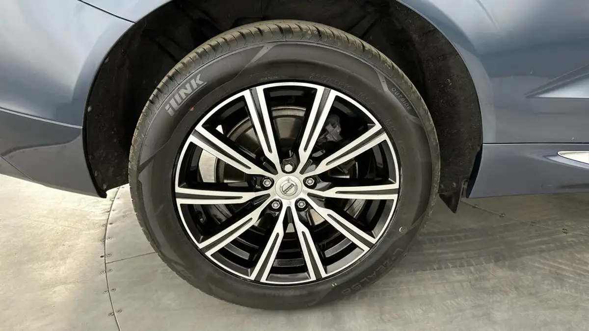 2020-volvo-xc60-20-b5-inscription-awd-big-18
