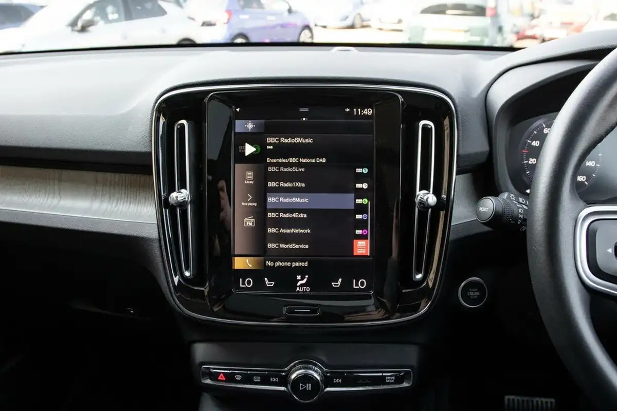 2019-volvo-xc40-20-t4-inscription-pro-awd-big-23