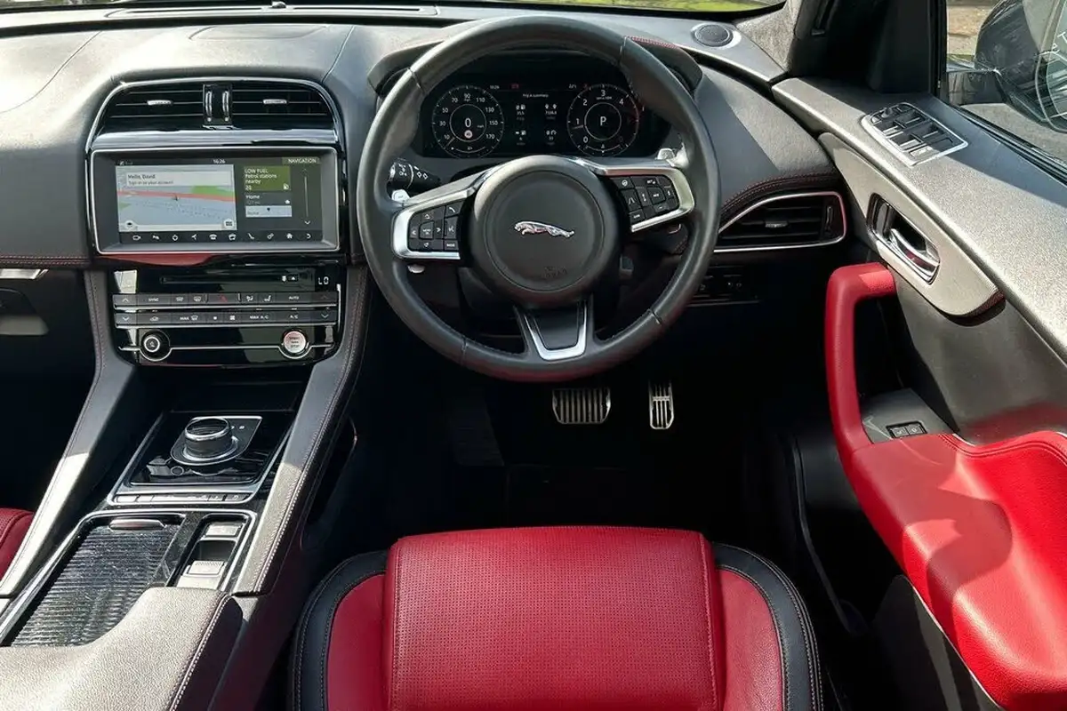 2019-jaguar-f-pace-20-i4d-chequered-flag-240ps-big-36
