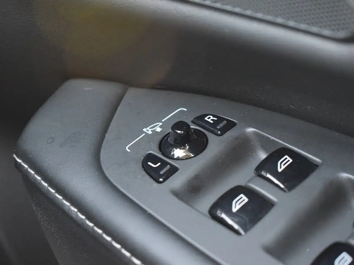 2021-volvo-s90-20-t8-inscription-390bhp-big-24