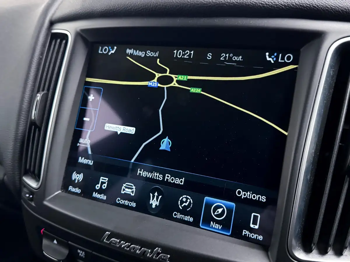 2019-maserati-levante-30-gransport-nerissimo-pack-ss-big-56