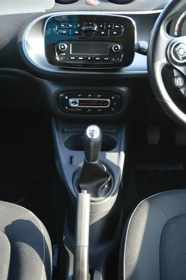 2017-smart-forfour-10-passion-70bhp-ss-big-10