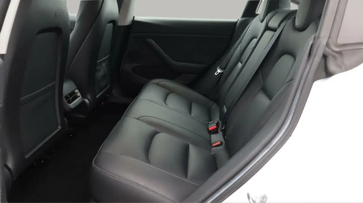2022-tesla-model-3-e-rwd-big-16