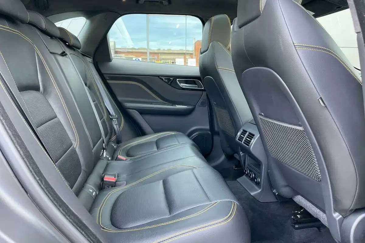 2019-jaguar-f-pace-30td-300-sport-big-18