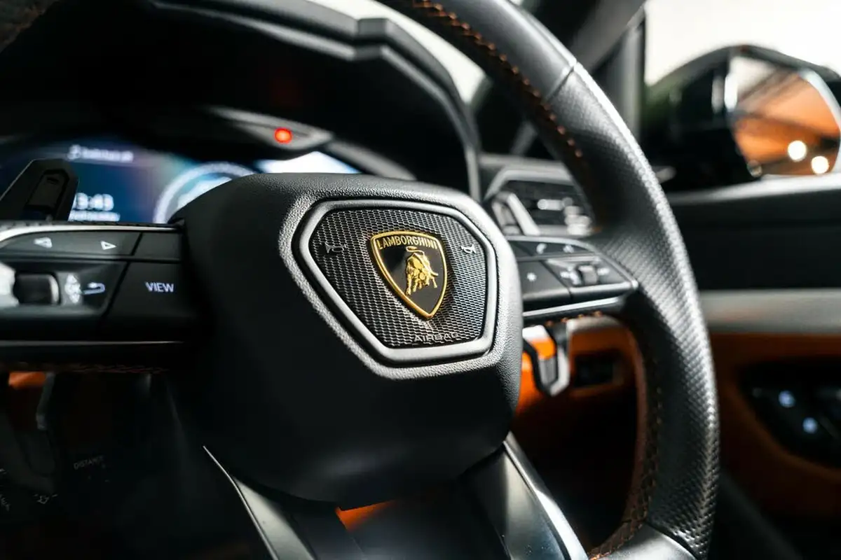 2019-lamborghini-urus-40-no-trim-big-27