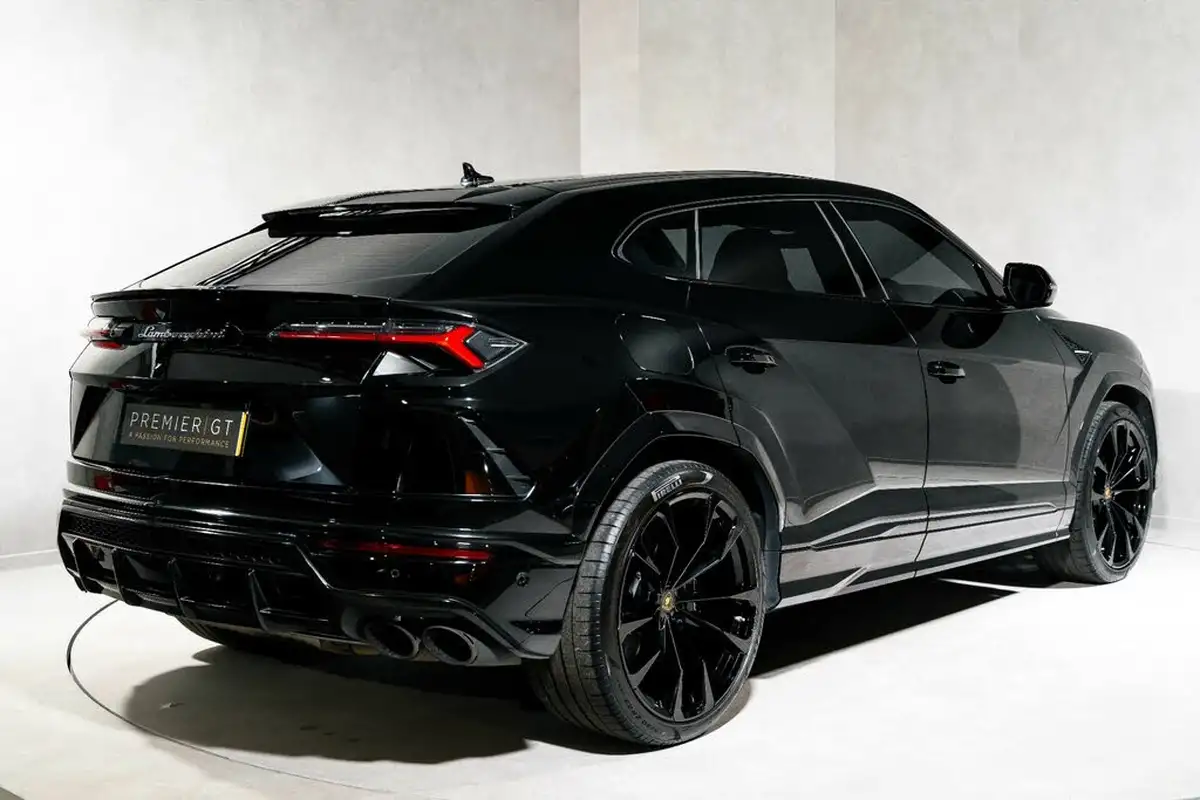 2019-lamborghini-urus-40-no-trim-big-3