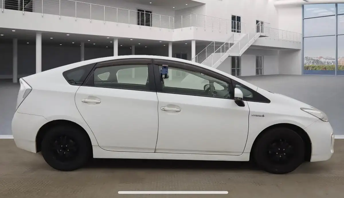 2014-toyota-prius-big-3