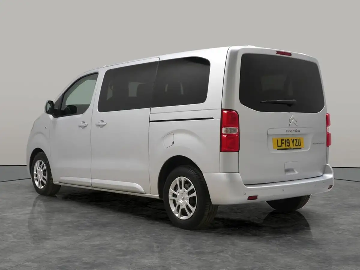 2019-citroen-spacetourer-15bluehdi-business-m-big-10