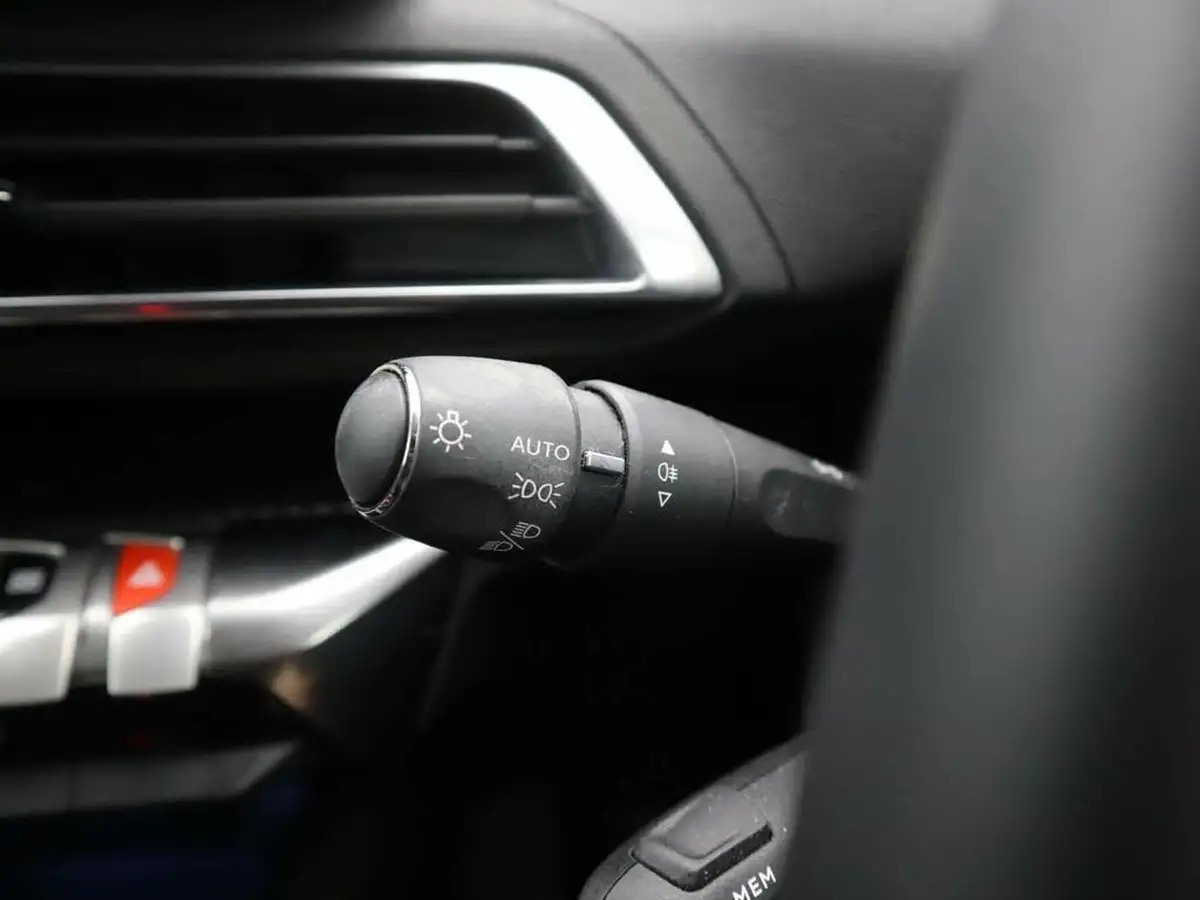 2021-peugeot-5008-suv-12-puretech-allure-big-23