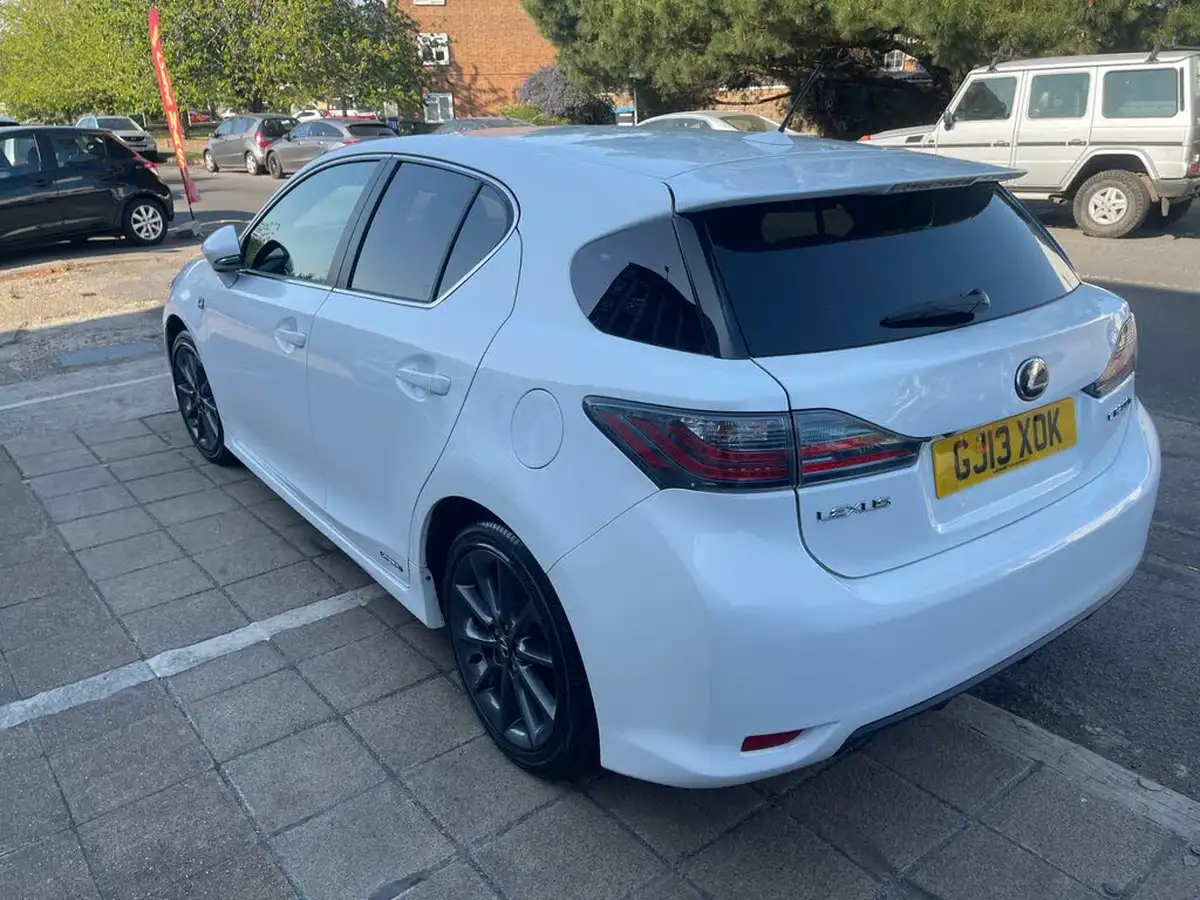 2013-lexus-ct-200h-18-f-sport-big-5