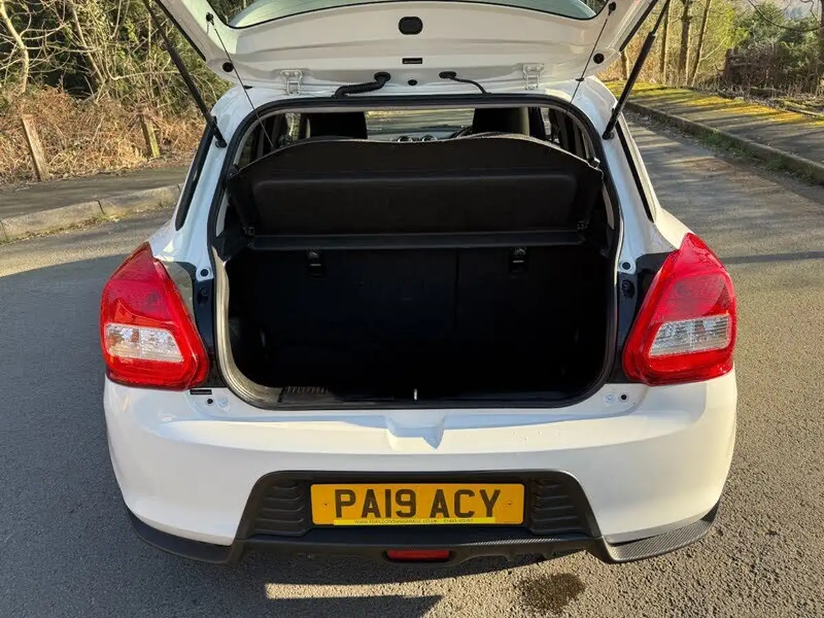 2019-suzuki-swift-12-dualjet-attitude-big-21