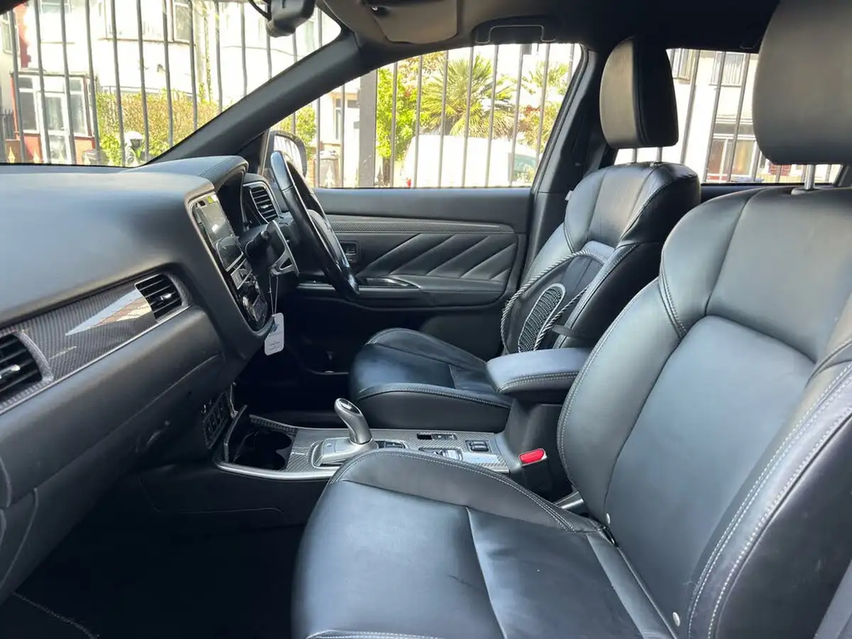 2018-mitsubishi-outlander-24-4h-phev-big-11