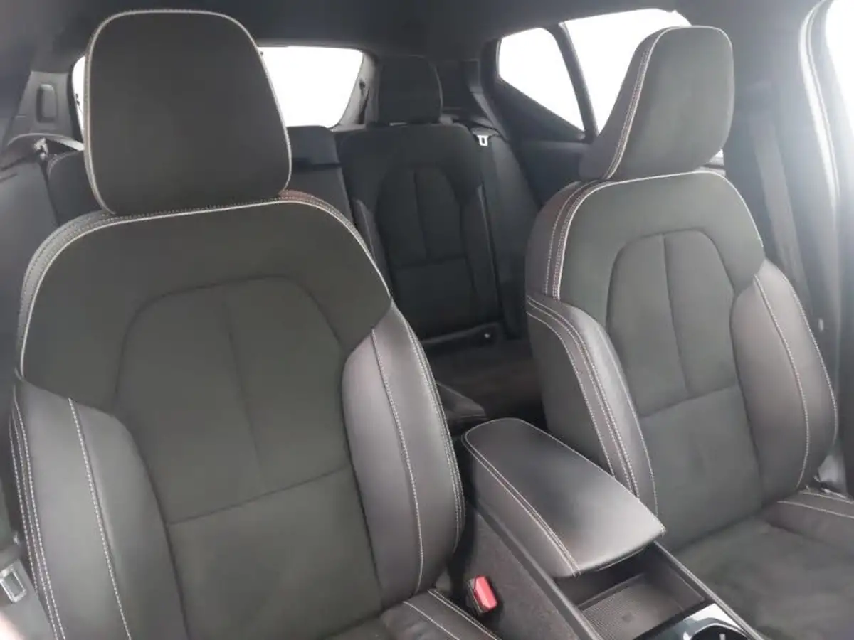 2022-volvo-xc40-15-t4-r-design-big-18