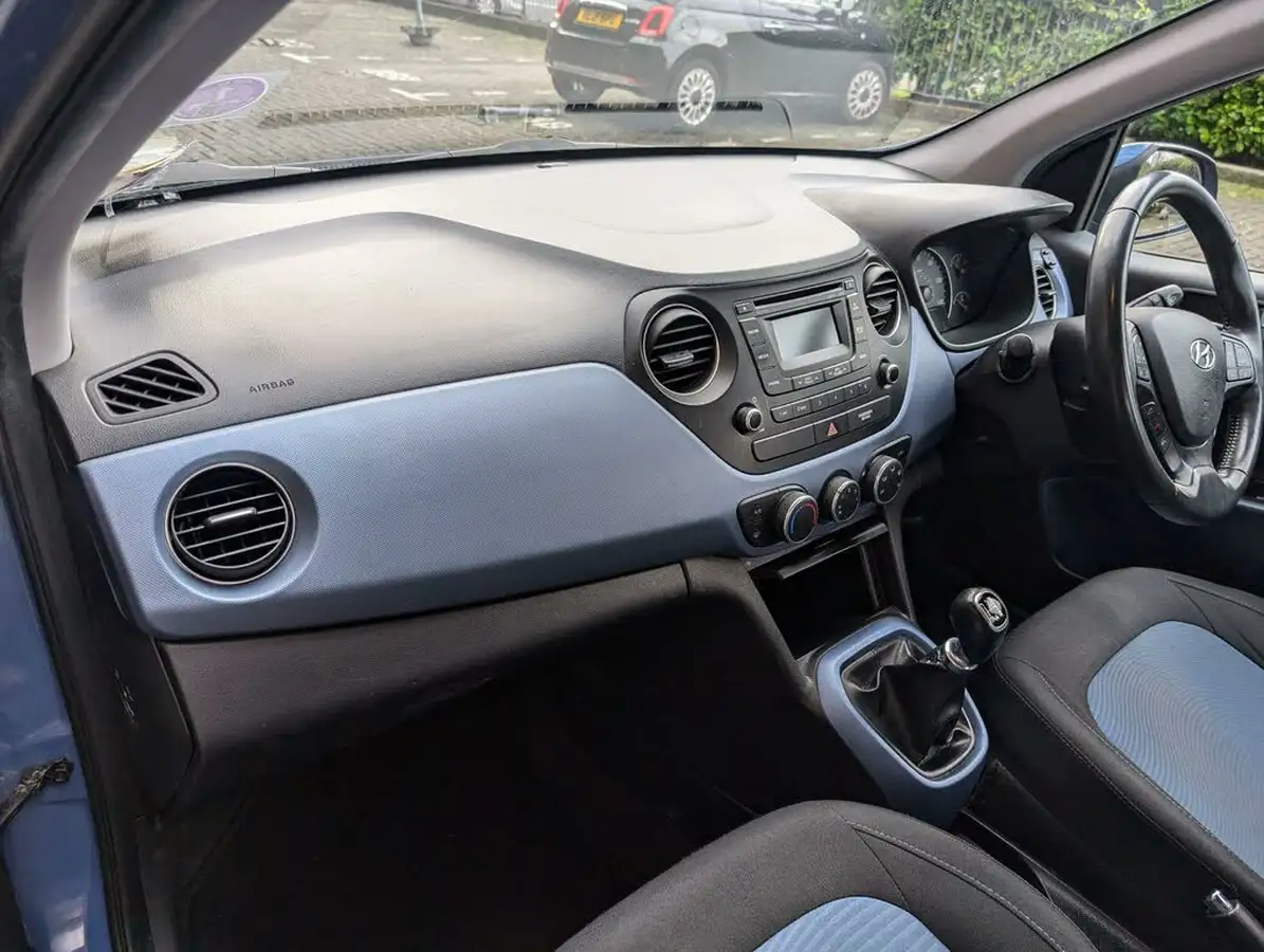 2016-hyundai-i10-12-premium-big-18