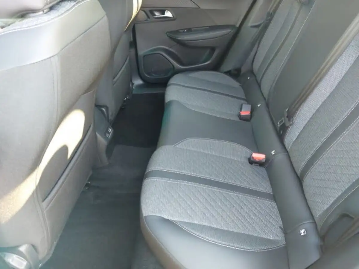 2024-peugeot-2008-suv-12-puretech-allure-130ps-eat8-big-5