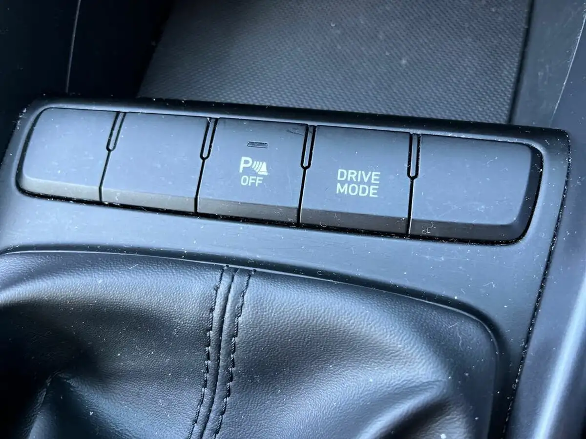 2022-hyundai-i20-10-t-gdi-se-connect-eclutch-imt-big-21