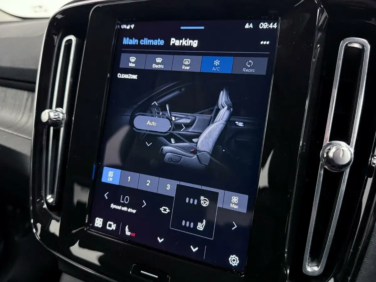 2023-volvo-xc40-20-b3-plus-big-39
