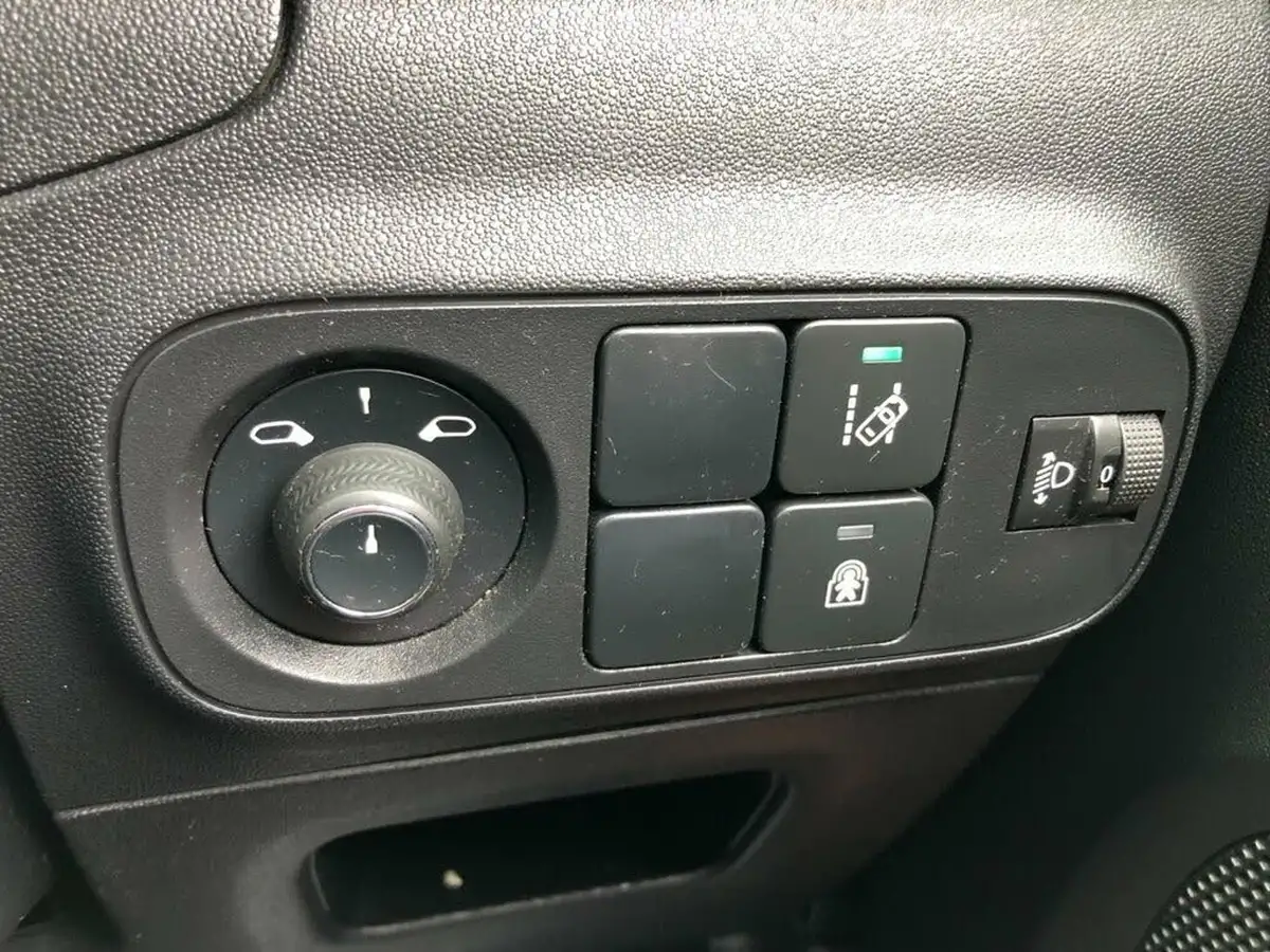 2018-citroen-c3-12-puretech-flair-110ps-ss-big-31