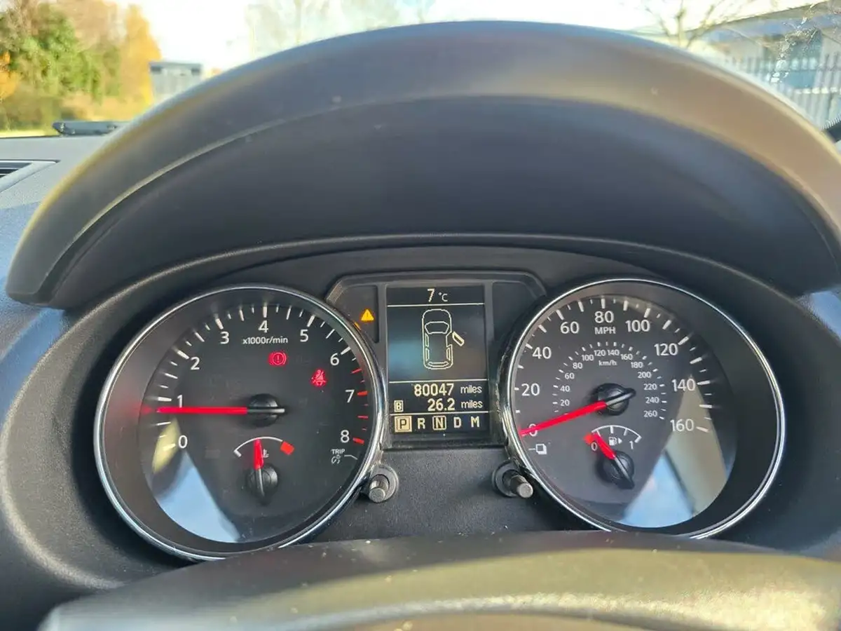 2013-nissan-qashqai2-20-360-4wd-cvt-big-41