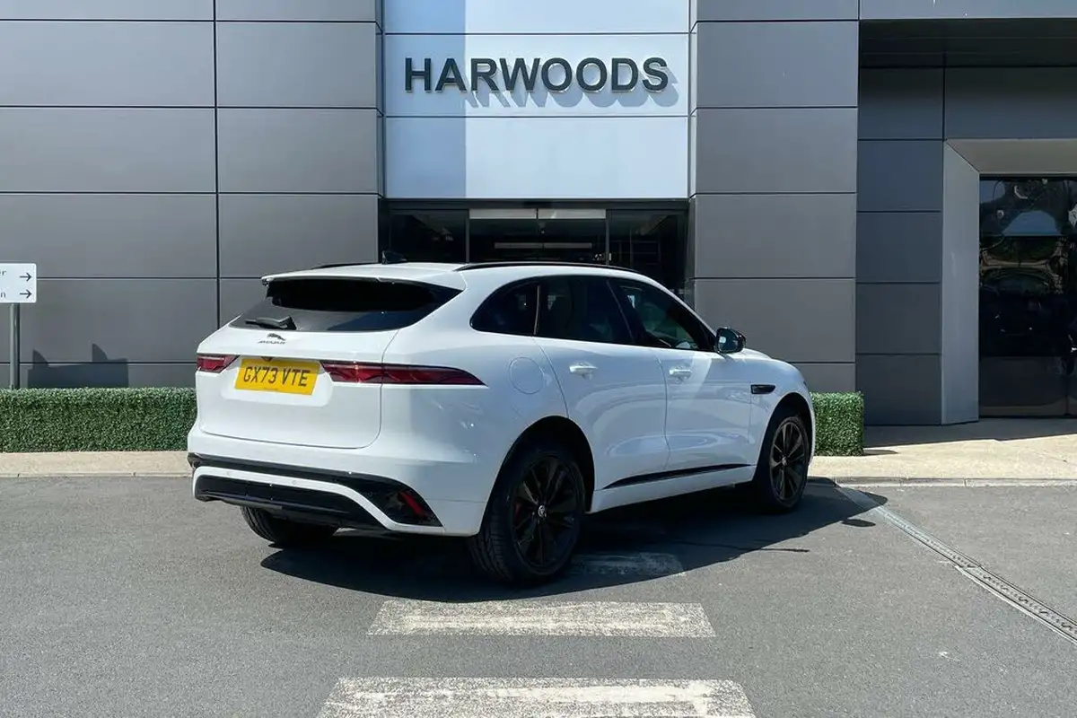 2023-jaguar-f-pace-20-d200-r-dynamic-se-black-big-5