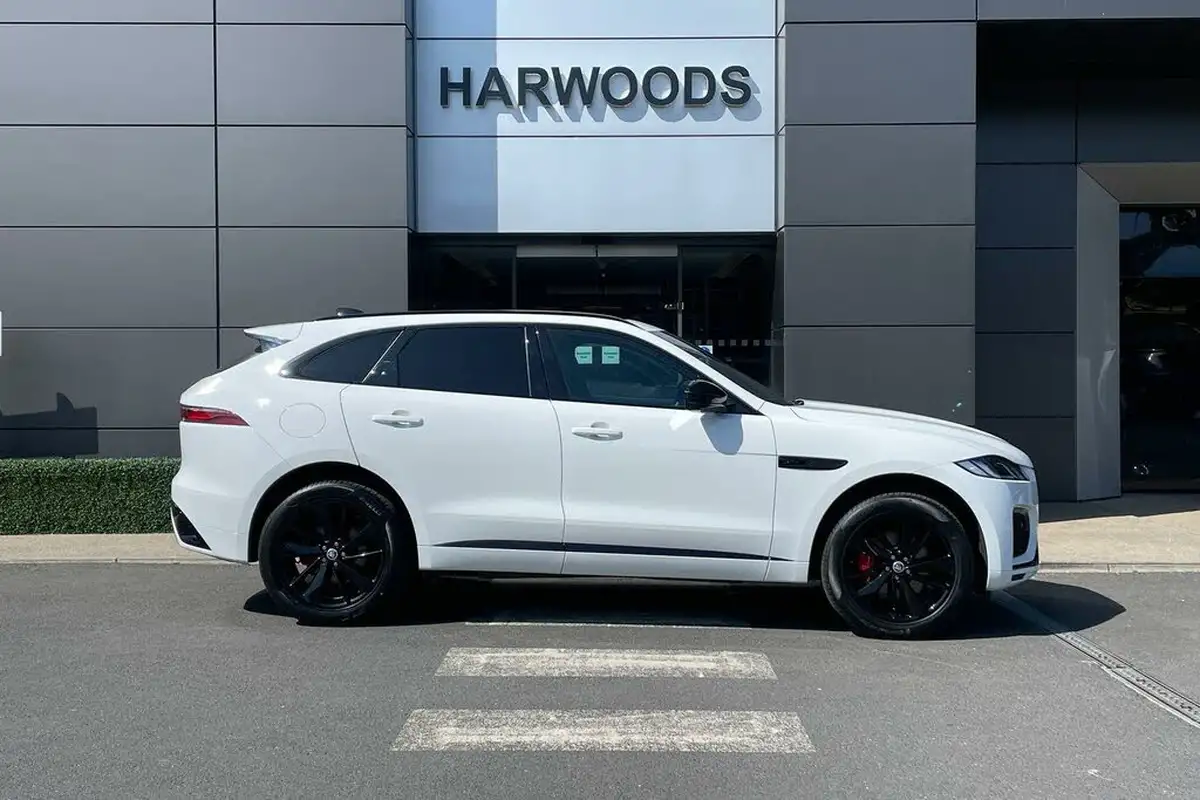 2023-jaguar-f-pace-20-d200-r-dynamic-se-black-big-1