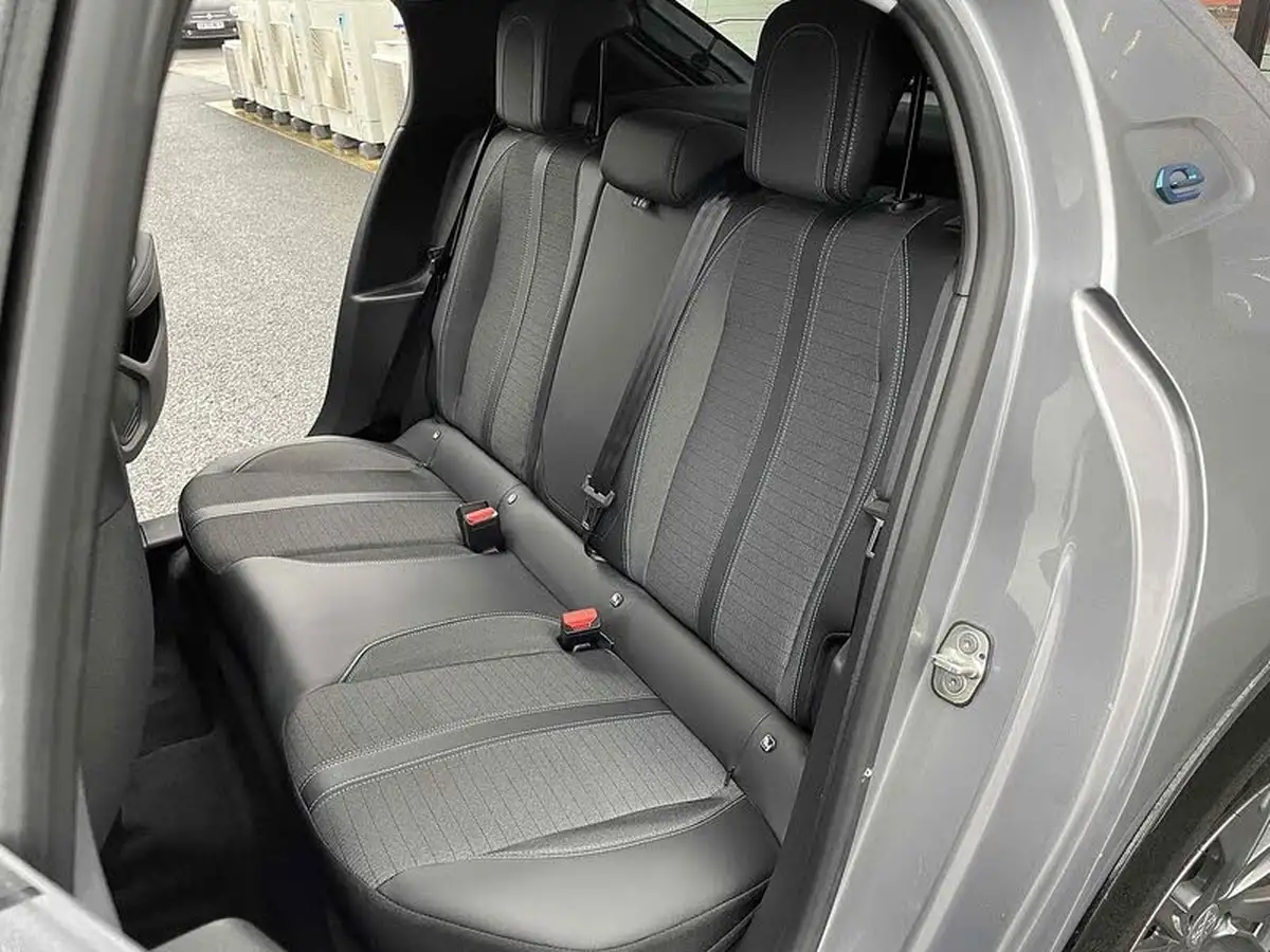 2022-peugeot-208-e-allure-premium-big-22