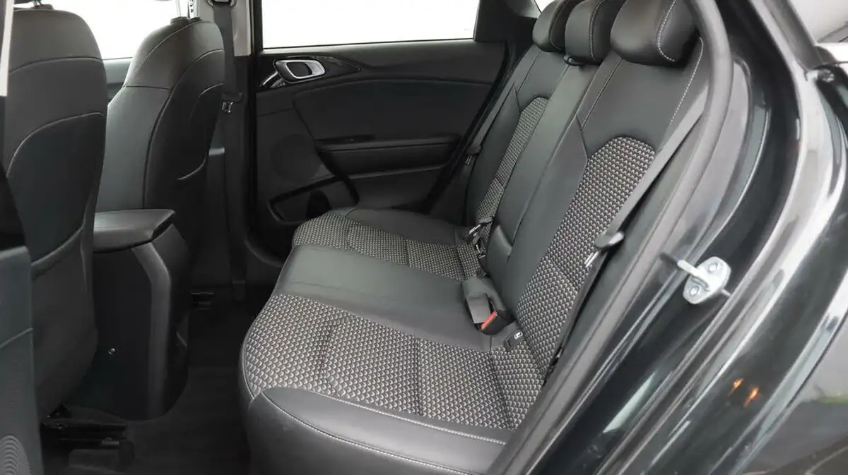 2022-kia-ceed-15-t-gdi-3-sportswagon-big-16