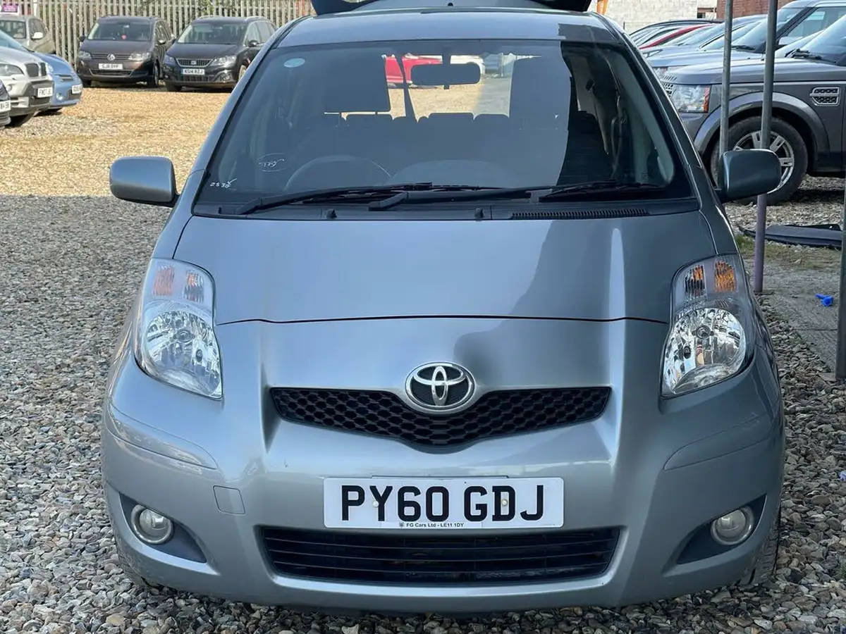 2011-toyota-yaris-133-t-spirit-vvt-i-101bhp-5d-big-1