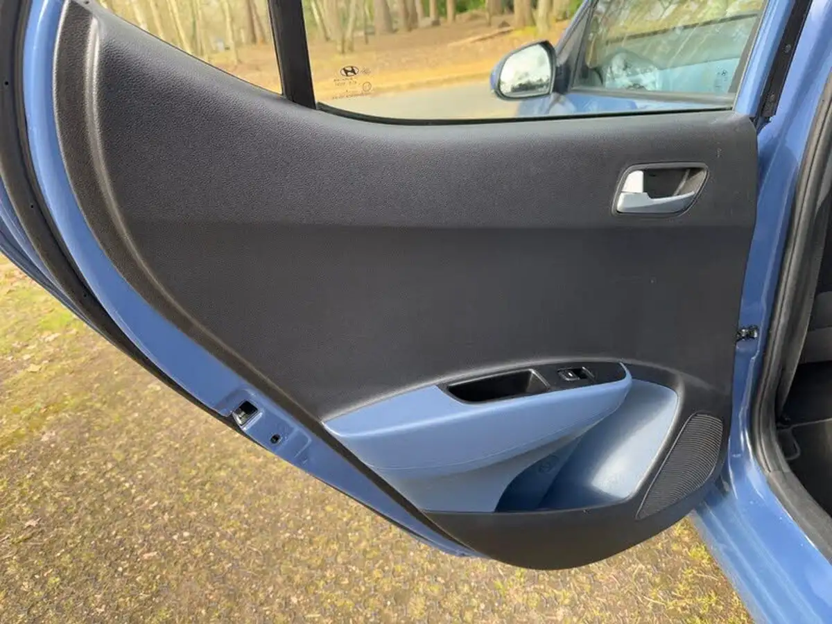 2014-hyundai-i10-10-premium-big-48