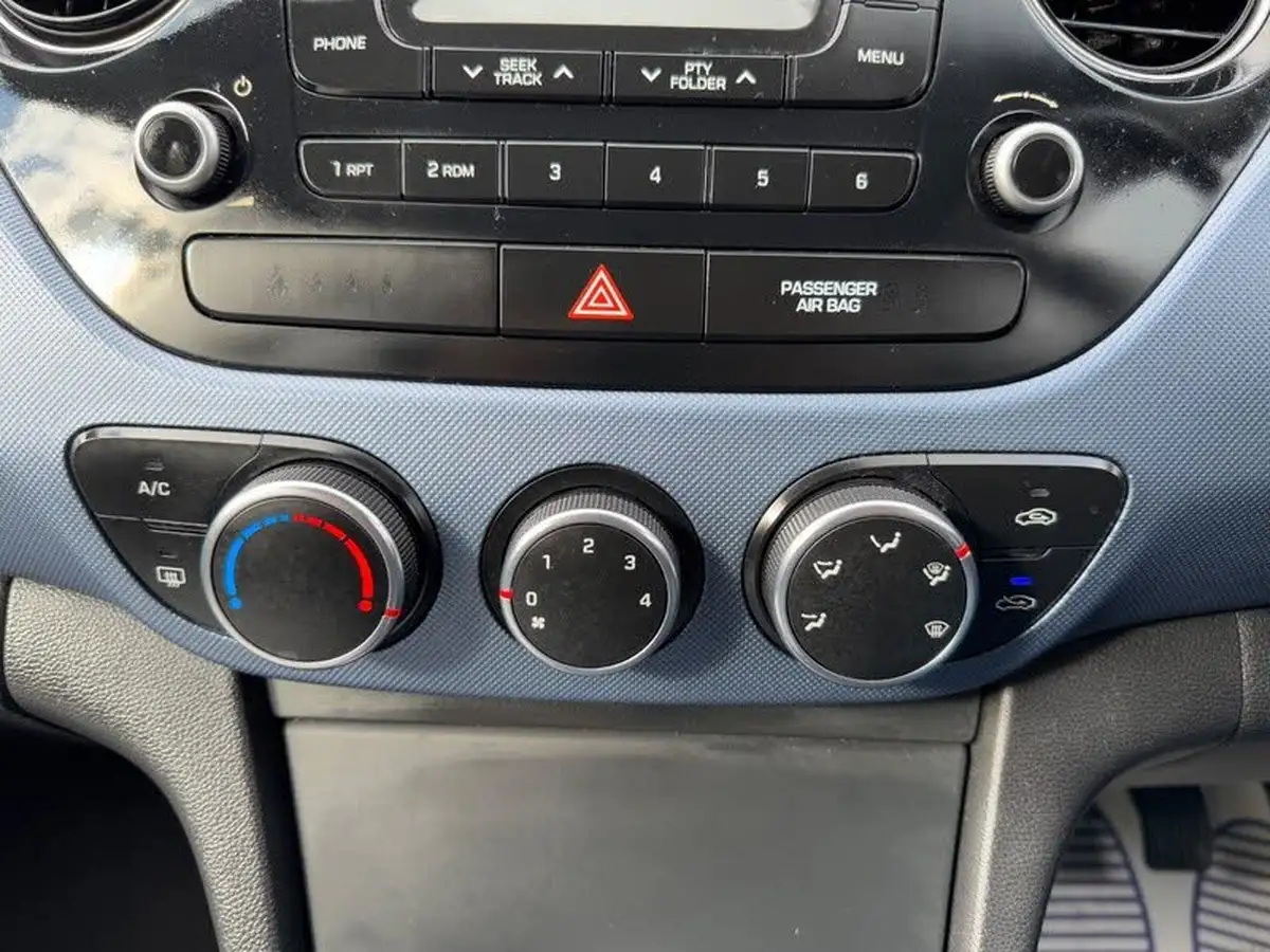 2014-hyundai-i10-10-premium-big-24